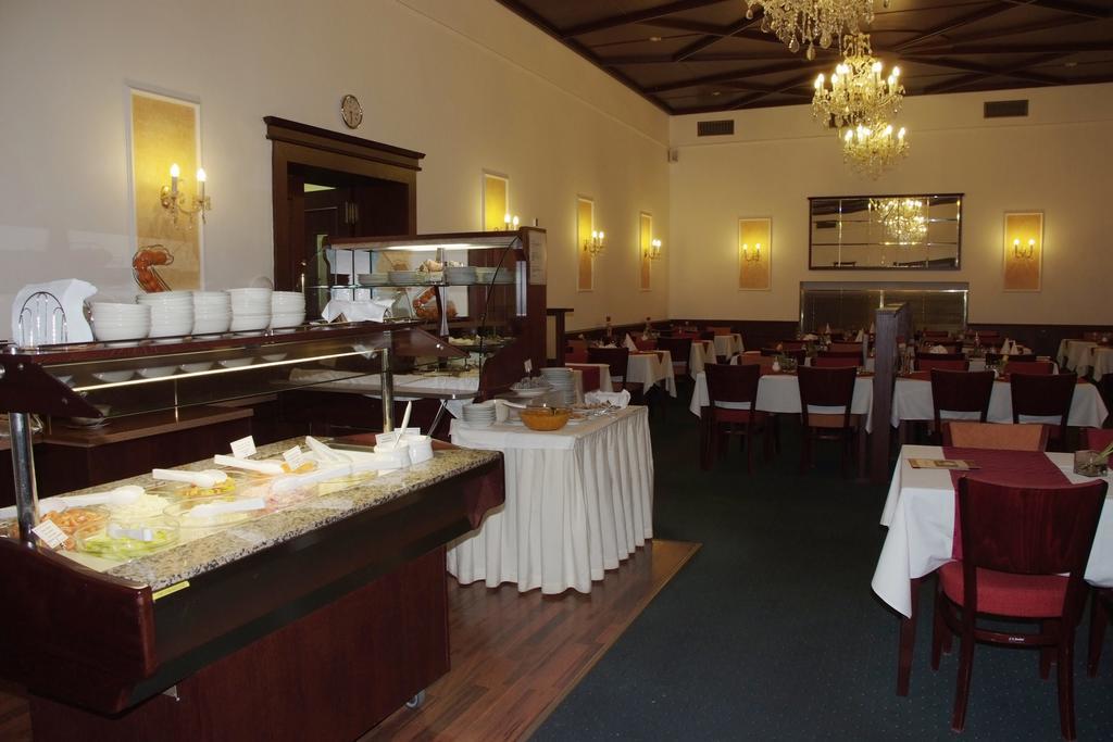 Royal Marianske Lazne Hotel Exterior photo
