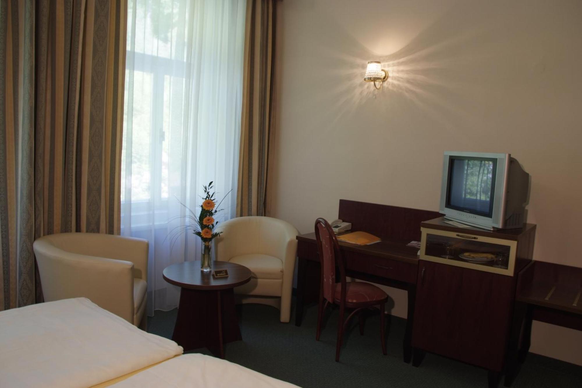 Royal Marianske Lazne Hotel Exterior photo