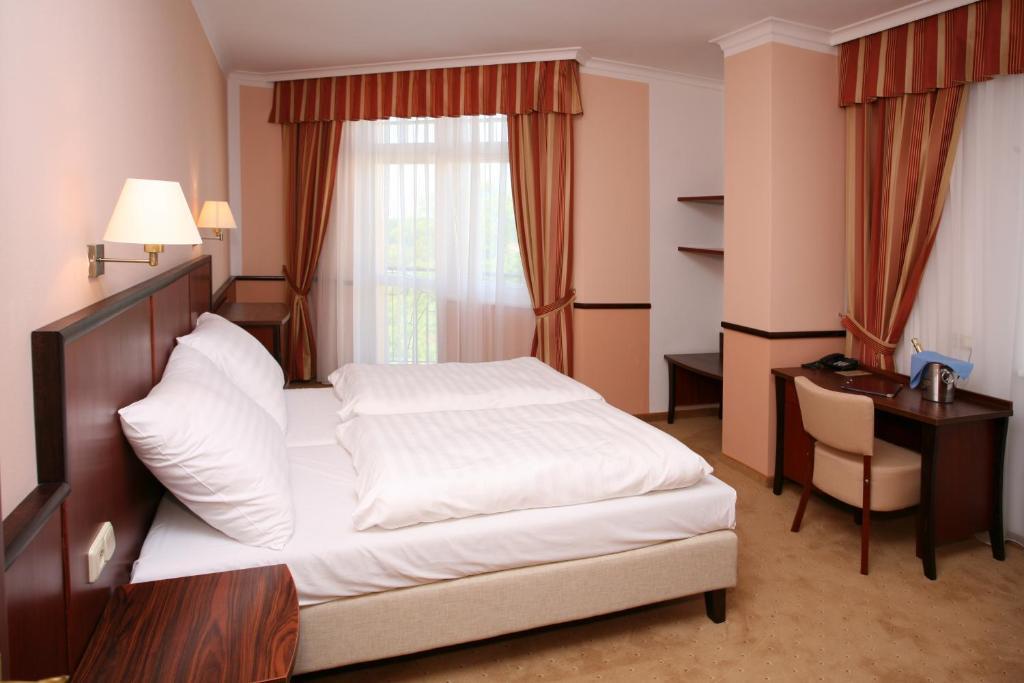 Royal Marianske Lazne Hotel Room photo