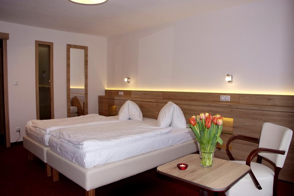 Royal Marianske Lazne Hotel Exterior photo
