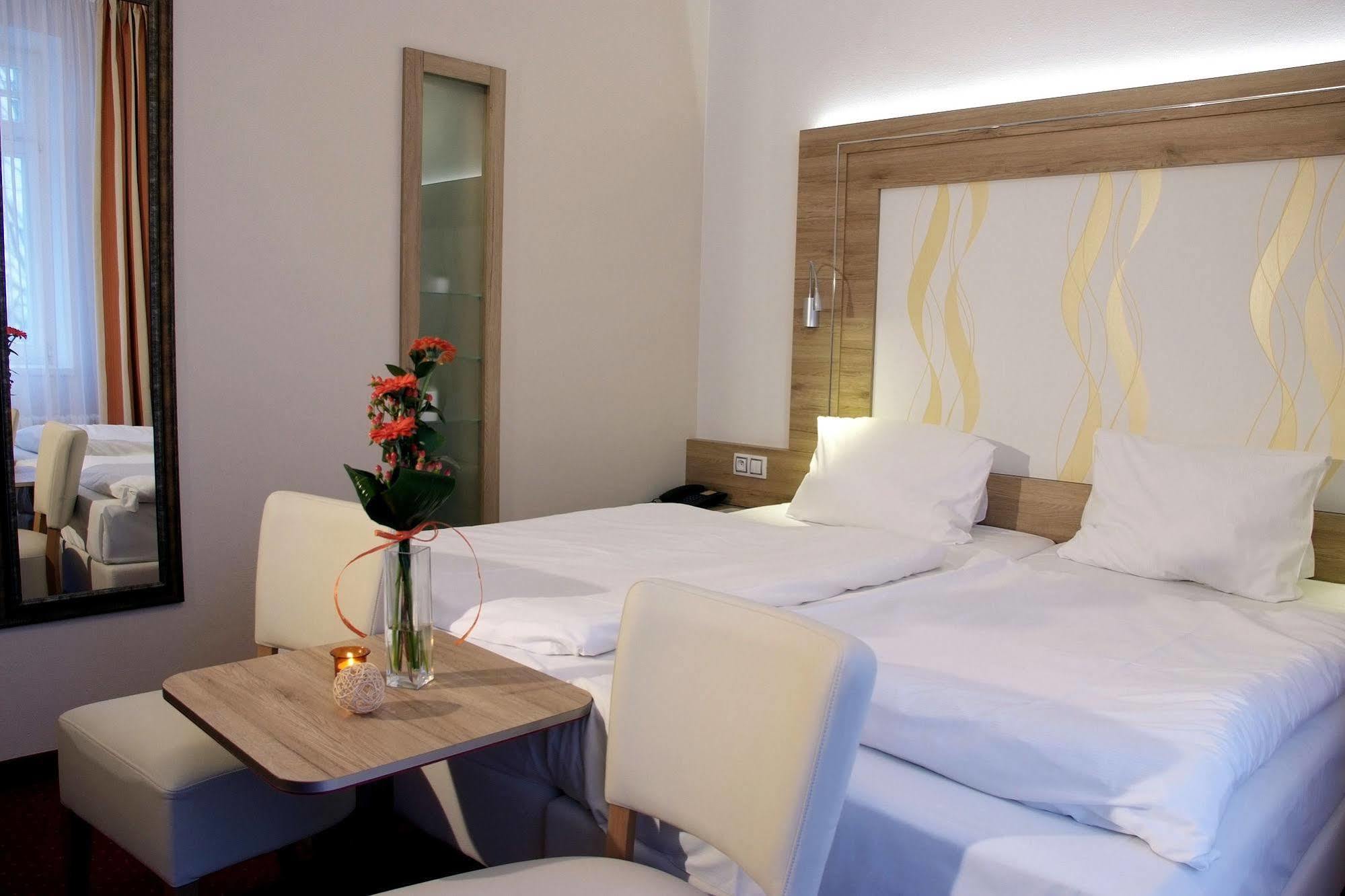 Royal Marianske Lazne Hotel Exterior photo
