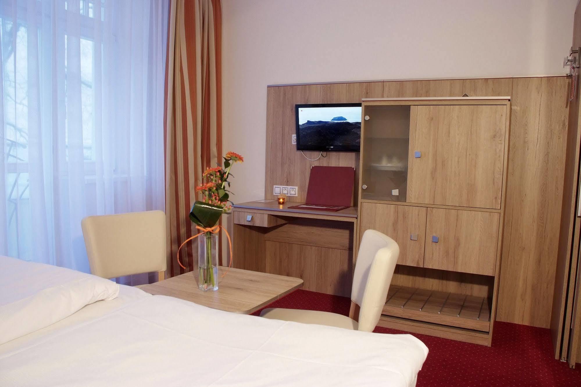 Royal Marianske Lazne Hotel Exterior photo
