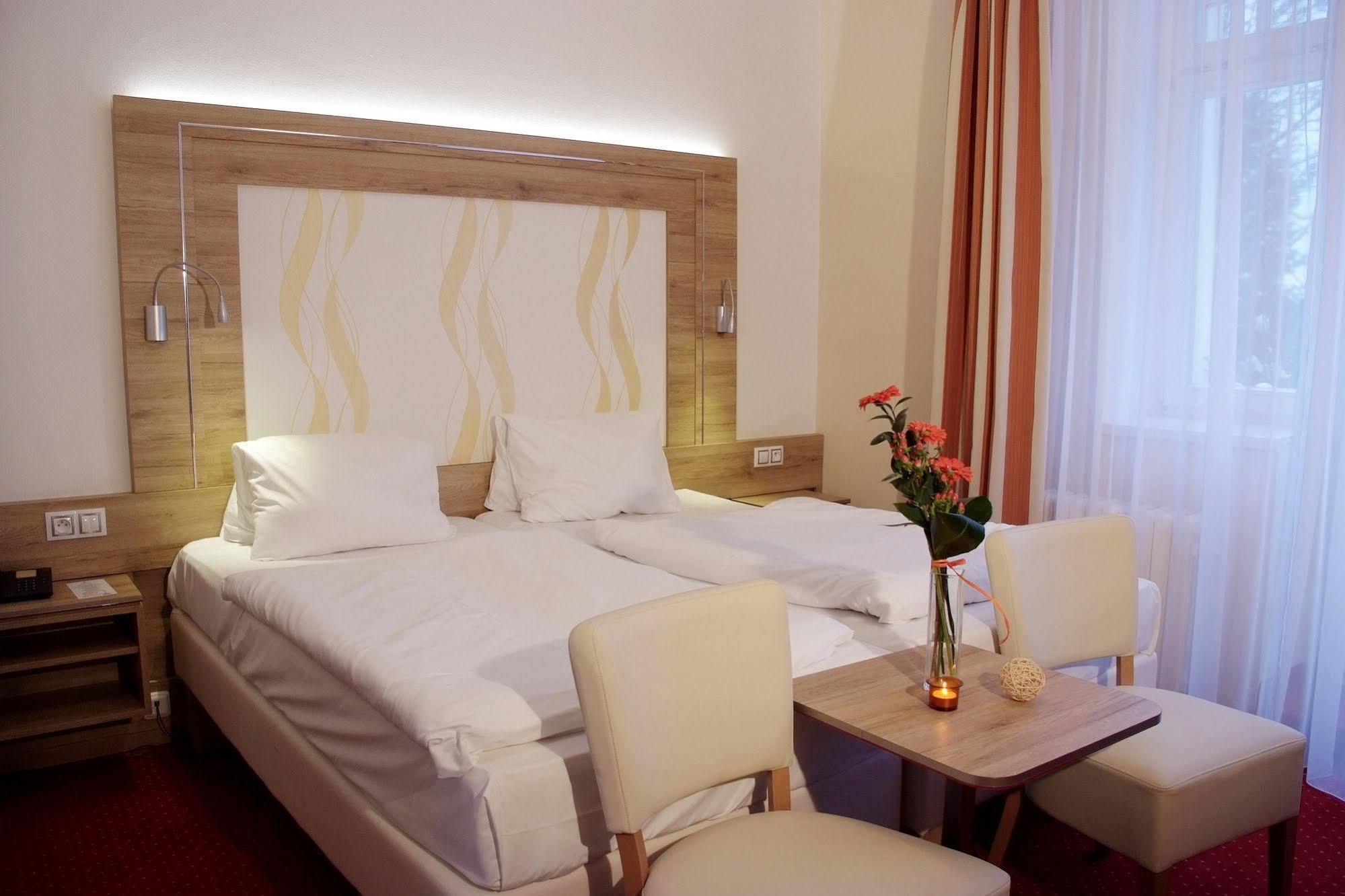 Royal Marianske Lazne Hotel Exterior photo